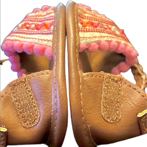 CARTER’S Girls Embroidered Strap Sandalsㅣsize NBㅣVery Good Used Condition - Picture 4 of 11